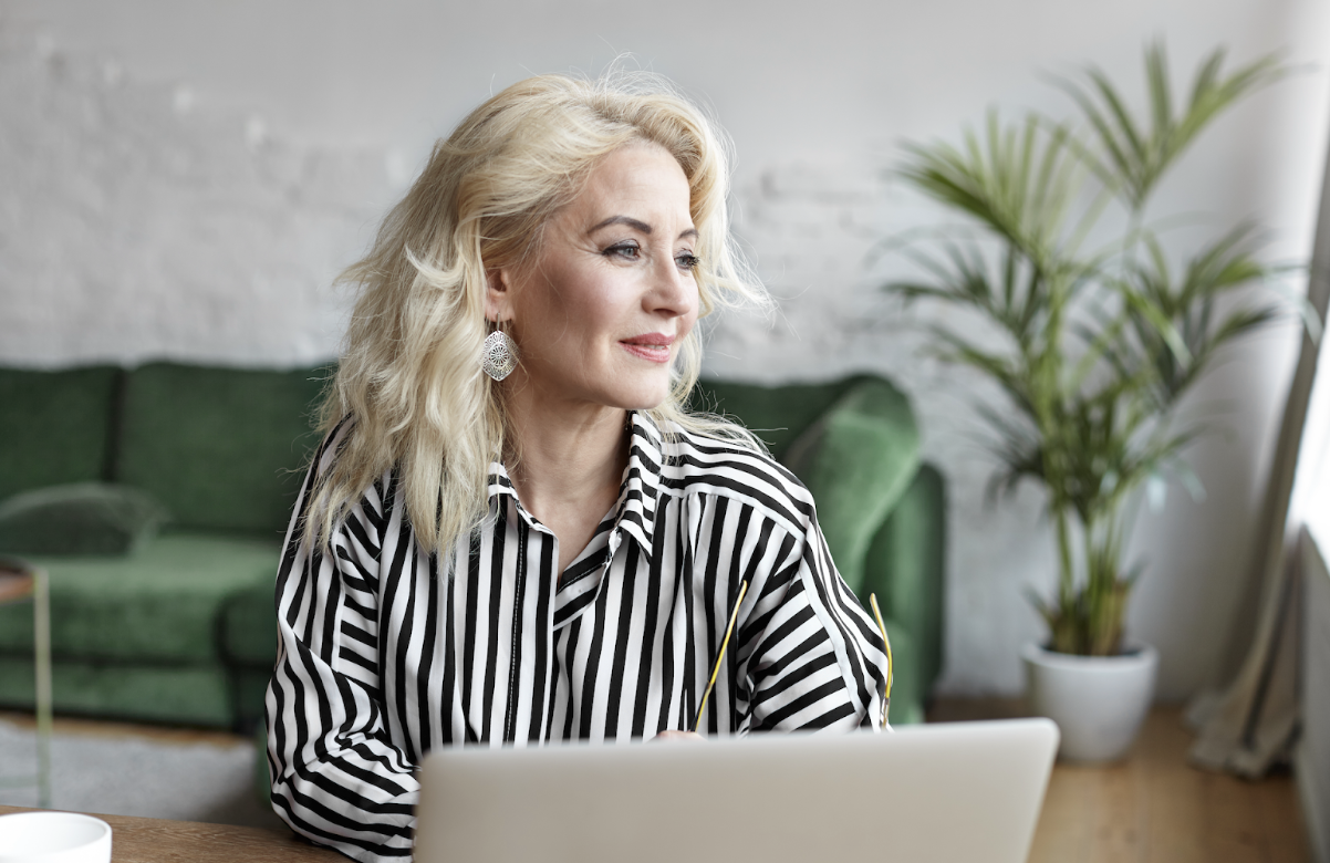 Woman on laptop wondering if she is eligible candidate for hormone replacement theory